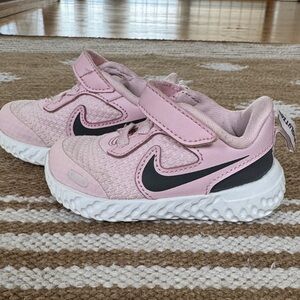Nike Kids Revolution Sneaker